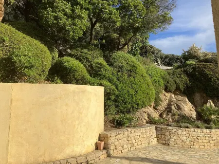 flat next  to a new house-beautiful view over the sea-air conditioned
