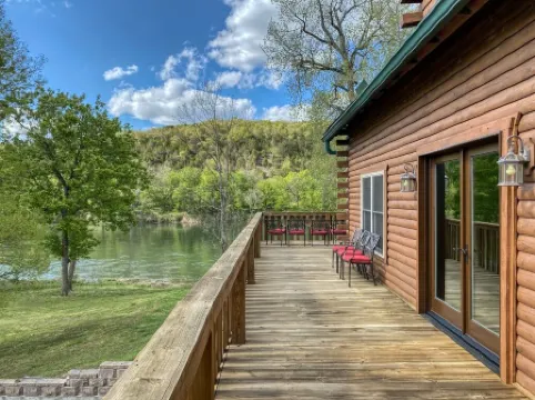 White River Beautiful Home!  Fisherman's Paradise!