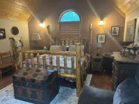 Deadwood Private Luxury Cabin with Gold Mine and Creek
