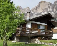 Mountain hut in Karersee with an unobstructed view of the Latemar