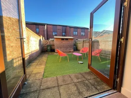 2 Bedroom House with Garden next to the River Tees