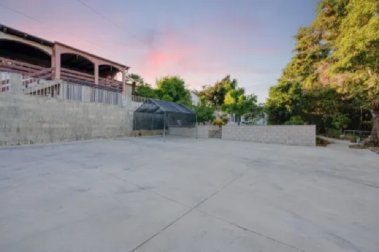 Charming studio with WiFi and AC in welcoming Rosemead Hotels near Monterey Park Historical Museum