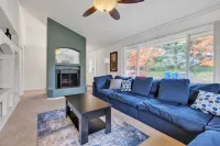 5min from Airport! Sleeps 16+! Great location. Close to everything⭐