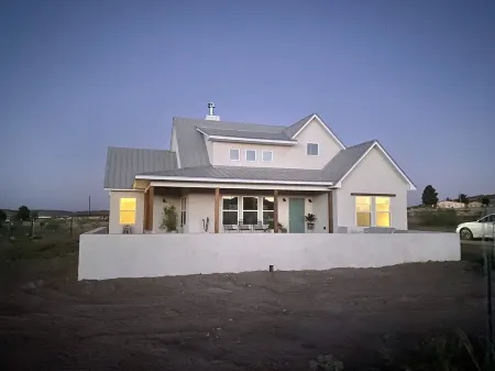 Contemporary all new, entire home perfect for a luxury getaway