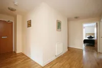 Welcoming, spacious, accessible, City Centre apt, with parking and wifi. Các khách sạn ở Broughton