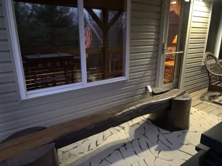 2Q Cabin near Leesville Lake ~Pets welcome~ Отели в г. Кэрролл