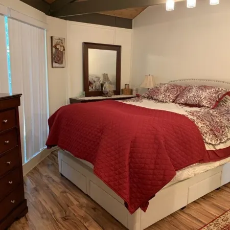 Round Cabin - 5 min to Bedford - Deck - Hike- Golf - Across Omni Bedford Springs