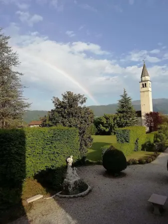 Villa Perale- Apartment in villa with park on the slopes of the Dolomites Отели рядом с достопримечательностью «Cirvoi punto panoramico»