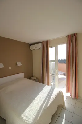 Duplex 40m2. sea view and golf. Loggia and solarium. 2/3 pieces. CAP ESTEREL VILLAG Hotel in zona La Vallée du Paradis