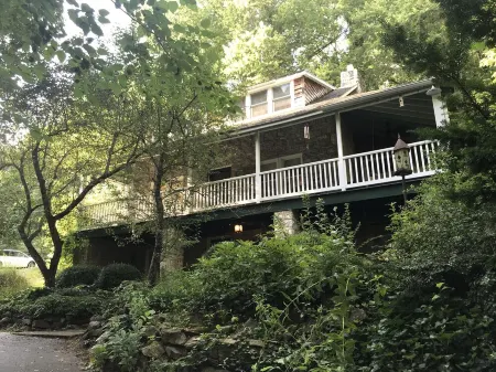 C&O Canal Potomac River Cottage