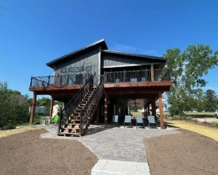 NEW House on Pristine Shell Lake! Right off the ATV/Snowmobile trails! 謝爾萊克酒店