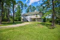 Waterfront. Private Dock for Boat. Pet-friendly. 10 mins to Downtown Oriental.