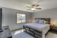 5- Bedroom Private Home- Quiet Neighborhood- Pet Friendly