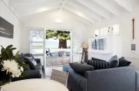 1 Night Free! Absolute Beach Front House Panoramic Views Hotels in Patonga