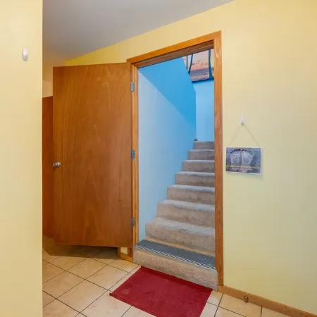 New 3 Bdrm, Large Lanai, Quiet area, Ocean Breezes, Short Walk to the Beach