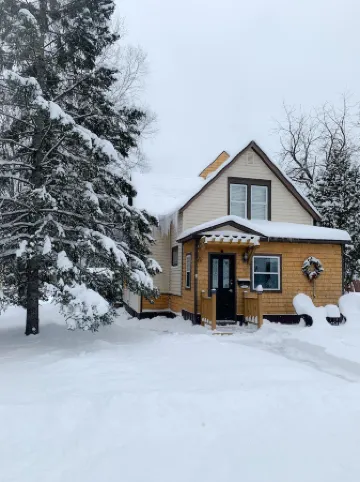 Charming Cottage! - 3 Bedrooms, 4 Beds, 2 Full Baths, 6 Adults