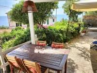 Apartment with exclusive garden and seaview in Pomonte, 50 meters from the sea Hotels in Marciana