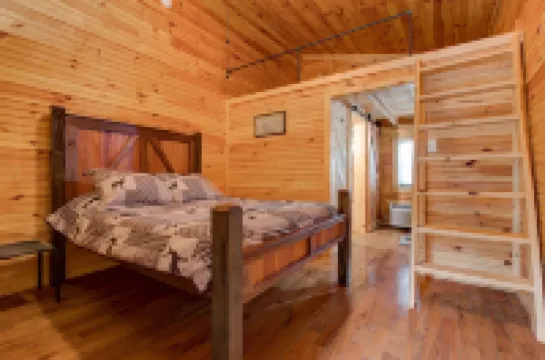 Handcrafted Cabin in Rrg • Pet Friendly• Fire Pit