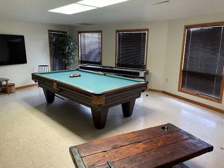 What a family lake house should be! Natural Beauty w/ space for each to enjoy!!! Отели в г. Окони Каунти