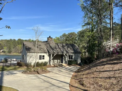 END OF THE LINE - Lake Martin views- Sleeps 12