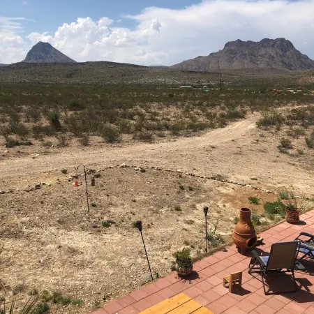 Terlingua Casita de Chiles Barndominium