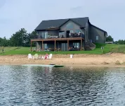 Modern 4 bedroom Lake House on Private Lake near WI Dells/Castle Rock Lake