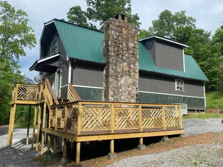 Cozy Cabin/Home with Pool Table 5 minutes from Chickamauga Lake