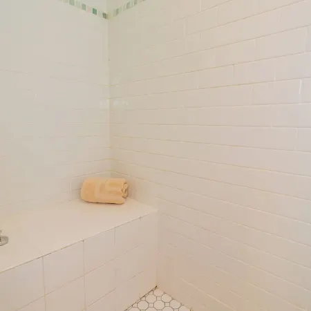 5Br w/ Heated Pool Near Beaches & Newport