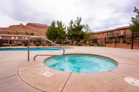 Desert Sanctuary in Kanab Near Zion, Bryce and Grand Canyon National Parks