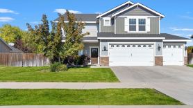 Stay and Play in Spacious House in Star!