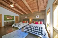 Wonderland ~ Dog friendly forest retreat, near lake, fast Wifi & EV charger - Alphydda