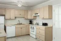 Relaxing UNC Townhome with Pool Các khách sạn ở Chapel Hill