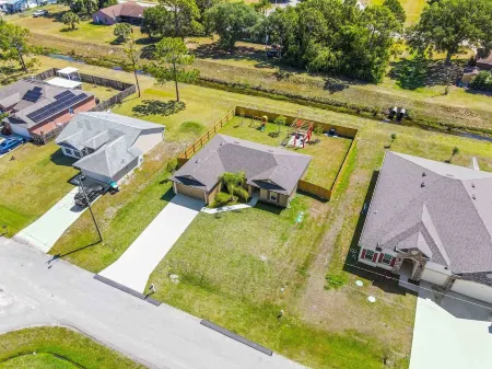 Brand New Theme House w Game Room : Encanta Magical