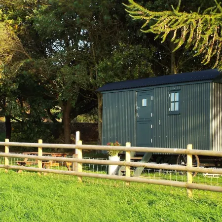 Shepherds Hut with stunning views located on the edge of the peak district
