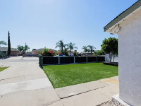 Cozy and Quiet Front House 方塔納酒店