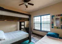 Absolute Paradise •Sleeps 15 w/3bdrm•Pool & Patio•FREE Frio Access@ConcanVIP