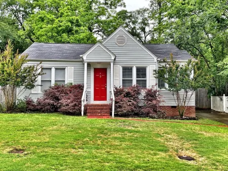 Luxurious and Cozy Midtown Home Near Fort Moore and Uptown Отели рядом с Аэропорт Коламбус Метрополитен