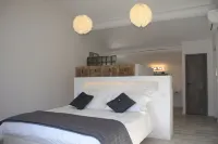 MAS PROVENÇAL DE PRESTIGE WITH SWIMMING POOL, NEAR GORDES AND ROUSSILLON