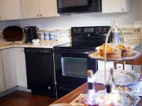 Quiet, Convenient Location w/ Great Amenities-Full Kitchen-Washer/Dryer-5g Wifi