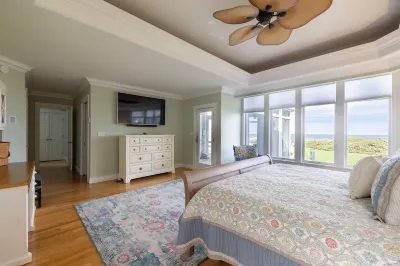 Expansive oceanfront 4+bdr home in KPT, pet friendly, breathtaking sunrise view!  호텔
