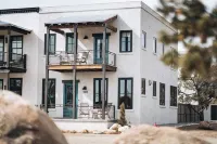 Buena Surf : A Designer's Luxury Getaway STR-19