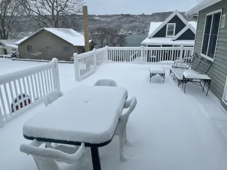 Keuka East: Spacious & Comfy Отели в г. Баррингтон