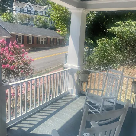 Charming 3-Bedroom Home in historic Harpers Ferry: Pet Friendly!