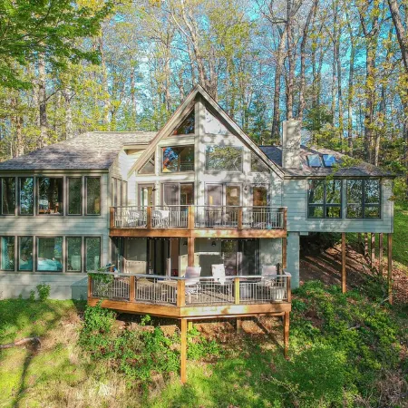Little Bear: 4br/ 4ba, mountain & valley view. Pet friendly!