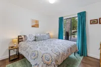 Mountain Escape Near Nau and Downtown - Hot Tub, Game Room, AC, Garage