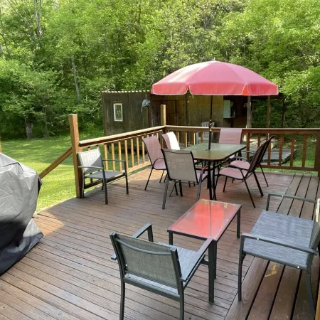 Rustic cabin just outside of Madison!