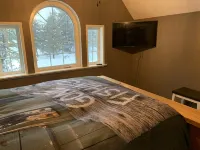 The Cottage is .5 mile to Cascade lake and 12 miles to Tamarack skiing