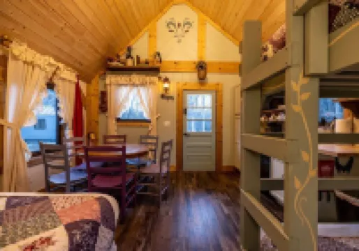 Storybook Cottage @ Four Fillies Lodge-Glamping