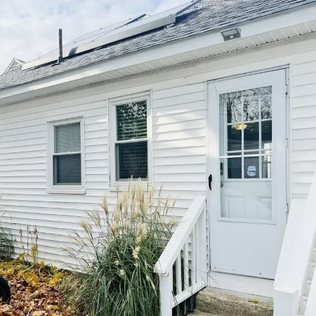 Ocean Breeze -Dog Friendly Cottage Steps 2 Beach Sleeps 6 - 100 Yards to Beach!