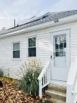 Ocean Breeze -Dog Friendly Cottage Steps 2 Beach Sleeps 6 - 100 Yards to Beach!